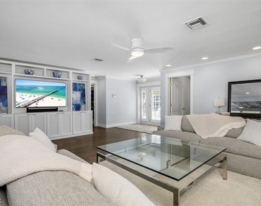 549 7th Avenue N - Photo Thumbnail 5