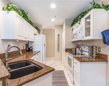 4680 Hawks Nest Way - Photo Thumbnail 7