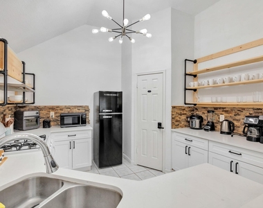 8222 Viny Ridge Drive - Photo Thumbnail 10