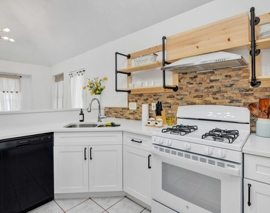 8222 Viny Ridge Drive - Photo Thumbnail 9
