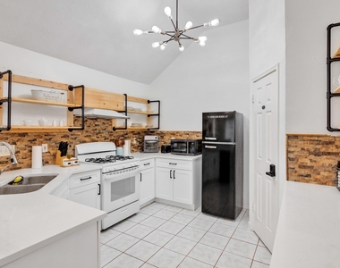8222 Viny Ridge Drive - Photo Thumbnail 11