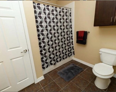 8275 Stonebrook Pkwy - Photo Thumbnail 13