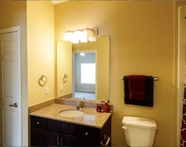 8275 Stonebrook Pkwy - Photo Thumbnail 14