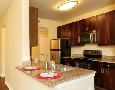 8275 Stonebrook Pkwy - Photo Thumbnail 8