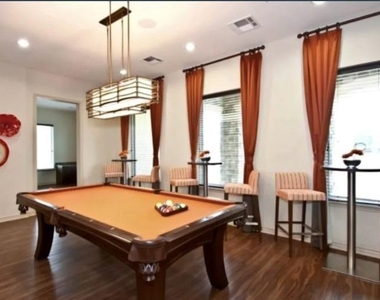 8275 Stonebrook Pkwy - Photo Thumbnail 1