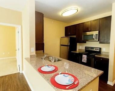8275 Stonebrook Pkwy - Photo Thumbnail 7