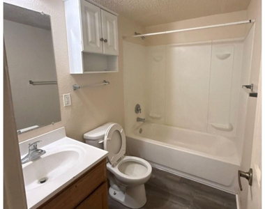 516 Laredo - Photo Thumbnail 7