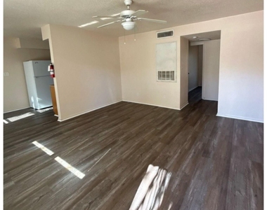 516 Laredo - Photo Thumbnail 12