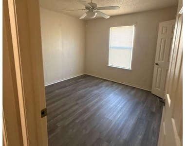 516 Laredo - Photo Thumbnail 6