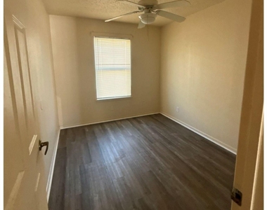 516 Laredo - Photo Thumbnail 5