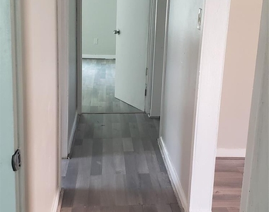 912 Jennetta Street - Photo Thumbnail 6