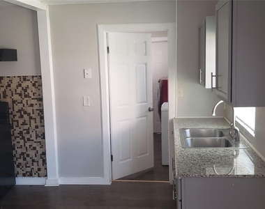 912 Jennetta Street - Photo Thumbnail 1