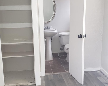 912 Jennetta Street - Photo Thumbnail 9