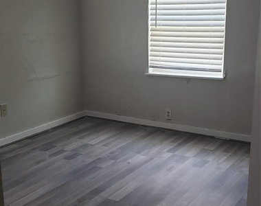 912 Jennetta Street - Photo Thumbnail 8