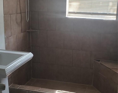912 Jennetta Street - Photo Thumbnail 7