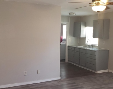 912 Jennetta Street - Photo Thumbnail 4