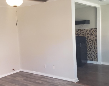 912 Jennetta Street - Photo Thumbnail 11