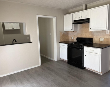 5402 Lyndhurst Drive - Photo Thumbnail 2