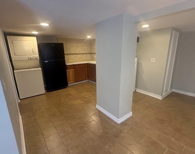 2205 33rd Street - Photo Thumbnail 4