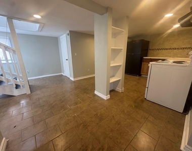2205 33rd Street - Photo Thumbnail 2