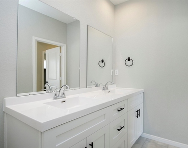 14010 Longstreet Road Road - Photo Thumbnail 27