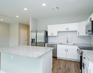 14010 Longstreet Road Road - Photo Thumbnail 11