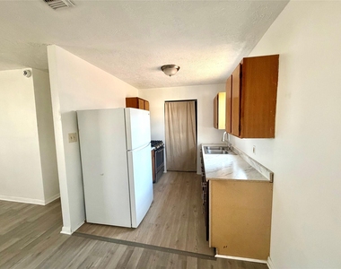 710 Fields Street - Photo Thumbnail 4