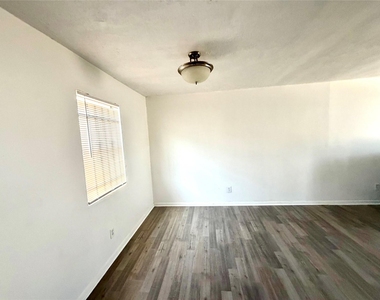 710 Fields Street - Photo Thumbnail 7