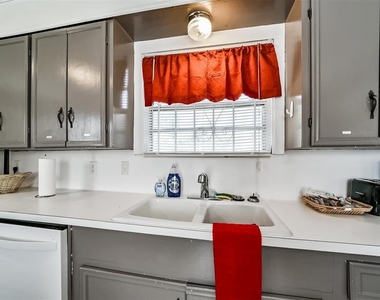 3423 Ozark Street - Photo Thumbnail 41