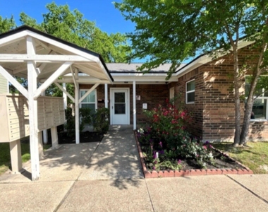 701 N Madison Street - Photo Thumbnail 5