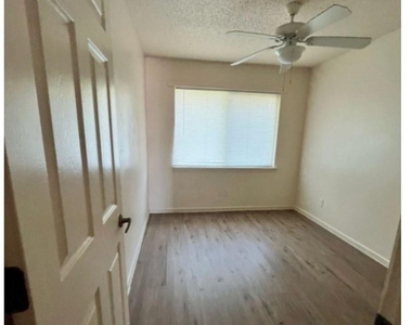 701 N Madison Street - Photo Thumbnail 4