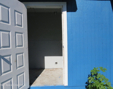 1690 Elizabeth Avenue - Photo Thumbnail 5