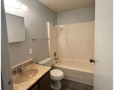 1415 W Norris Street - Photo Thumbnail 6