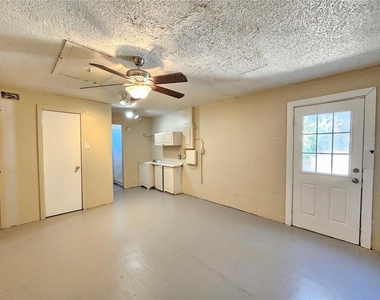 6324 Lomand Avenue - Photo Thumbnail 11