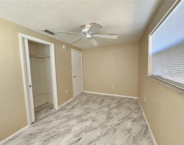 6324 Lomand Avenue - Photo Thumbnail 9