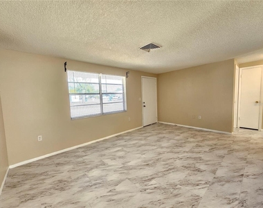 6324 Lomand Avenue - Photo Thumbnail 2