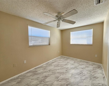 6324 Lomand Avenue - Photo Thumbnail 8