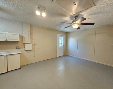 6324 Lomand Avenue - Photo Thumbnail 10