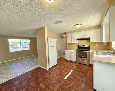 6324 Lomand Avenue - Photo Thumbnail 4