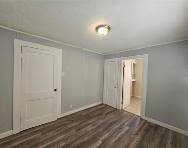 503 Longfellow Boulevard - Photo Thumbnail 7