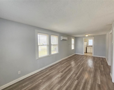 503 Longfellow Boulevard - Photo Thumbnail 3