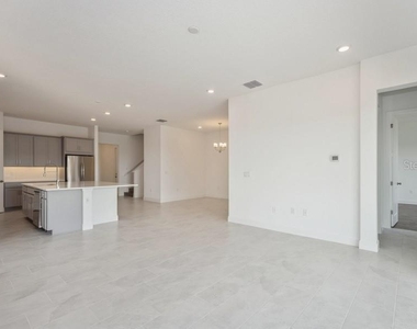 16029 Volterra Point - Photo Thumbnail 7