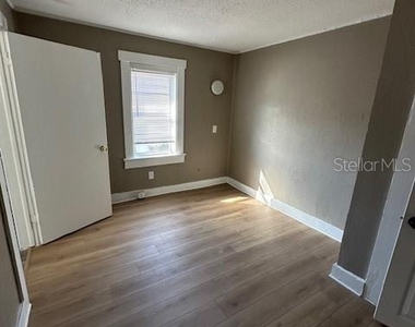 1587 Scranton Avenue - Photo Thumbnail 8