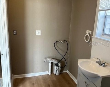 1587 Scranton Avenue - Photo Thumbnail 13