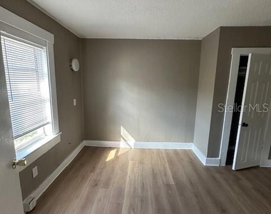 1587 Scranton Avenue - Photo Thumbnail 6