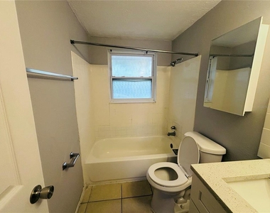 11733 N 12th Street - Photo Thumbnail 6