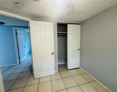 11733 N 12th Street - Photo Thumbnail 5