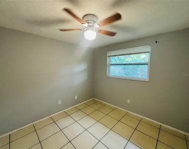 11733 N 12th Street - Photo Thumbnail 3
