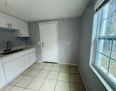 11733 N 12th Street - Photo Thumbnail 2