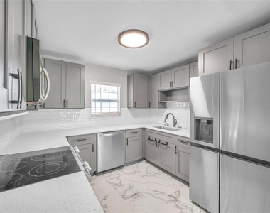 3230 51st Street N - Photo Thumbnail 10
